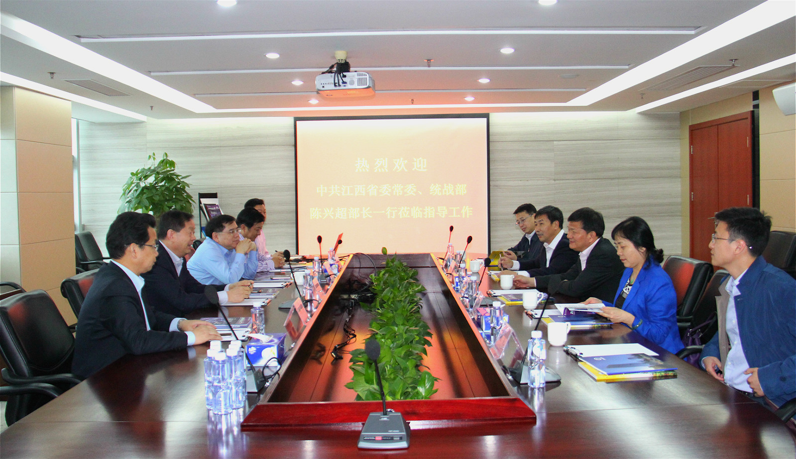 中共江西省委常委、統(tǒng)戰(zhàn)部部長陳興超一行到訪方大集團