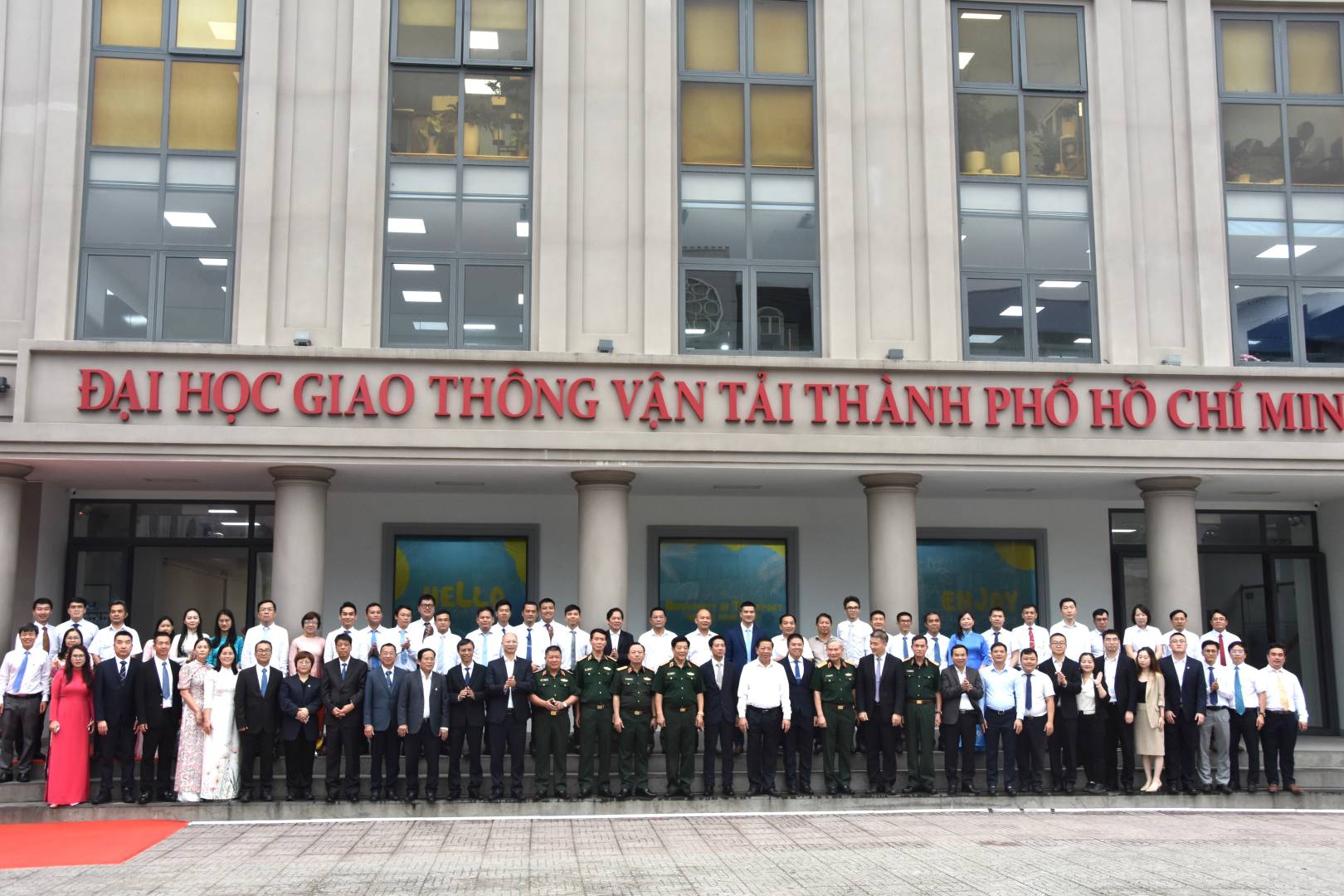 方大與胡志明市交通運(yùn)輸大學(xué)共建實(shí)驗(yàn)室落成，越南建設(shè)部部長親臨揭牌